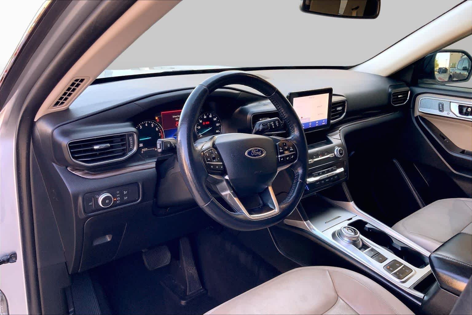 Used 2020 Iconic Silver Ford Limited image 18