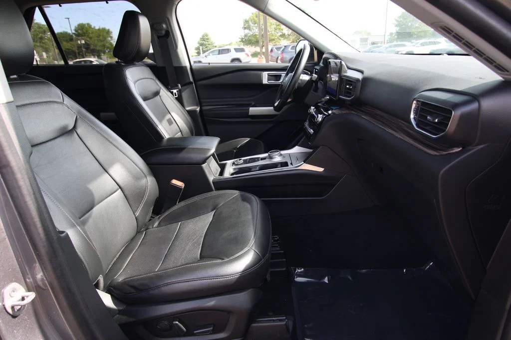 Used 2022 Gray Ford Limited image 8