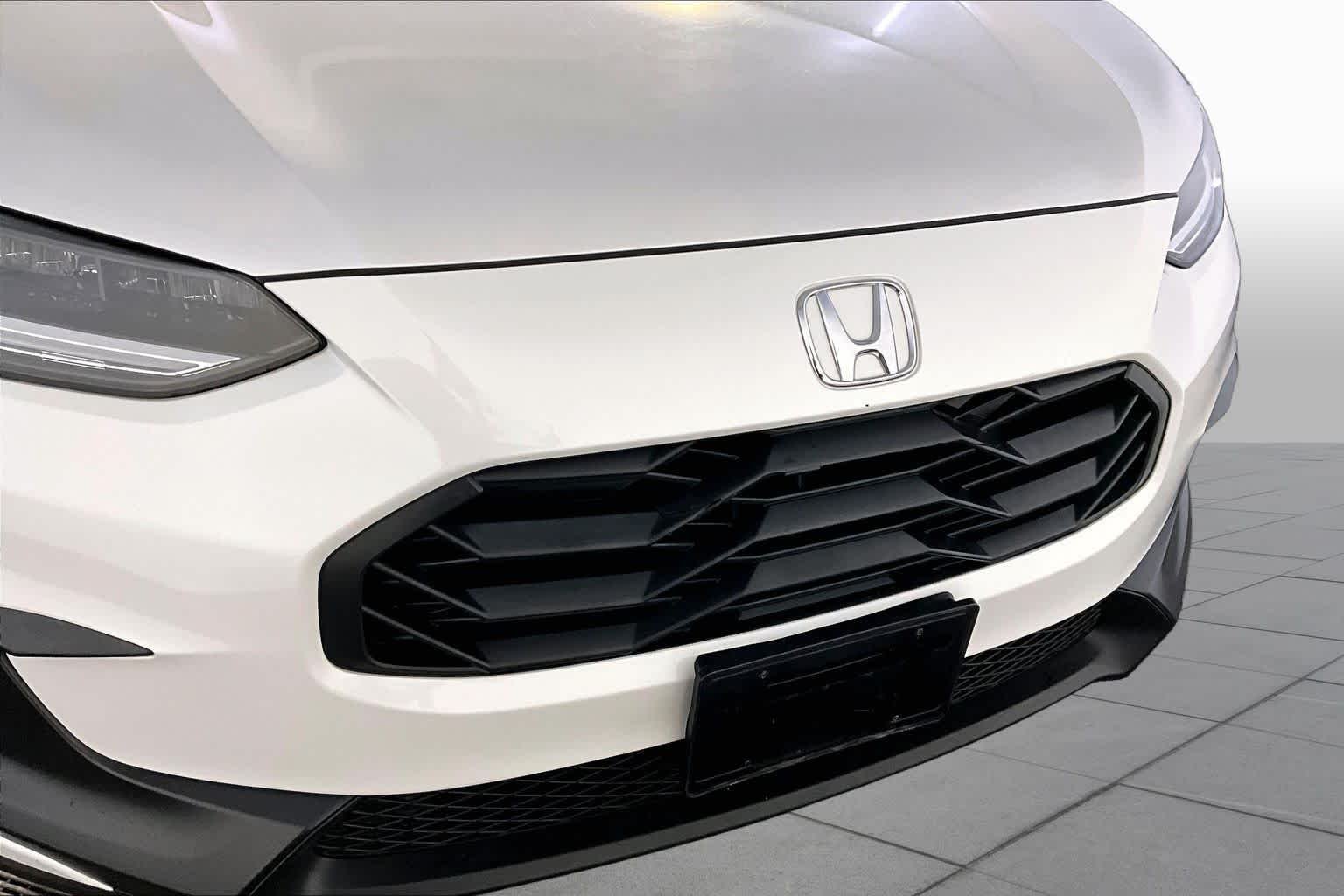 Used 2025 Platinum White Pearl Honda Sport image 32