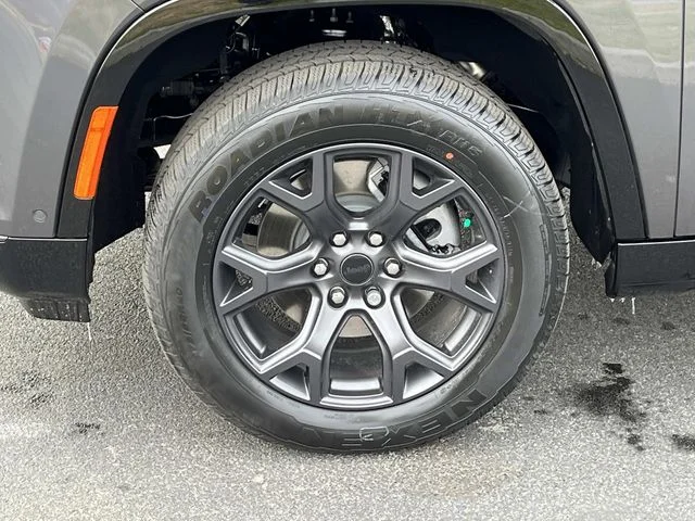 New 2026 Baltic-Gray Metallic Clear-Coat Exterior Paint Jeep Limited Altitude image 10