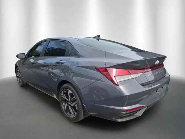 Used 2023 Gray Hyundai SEL image 2