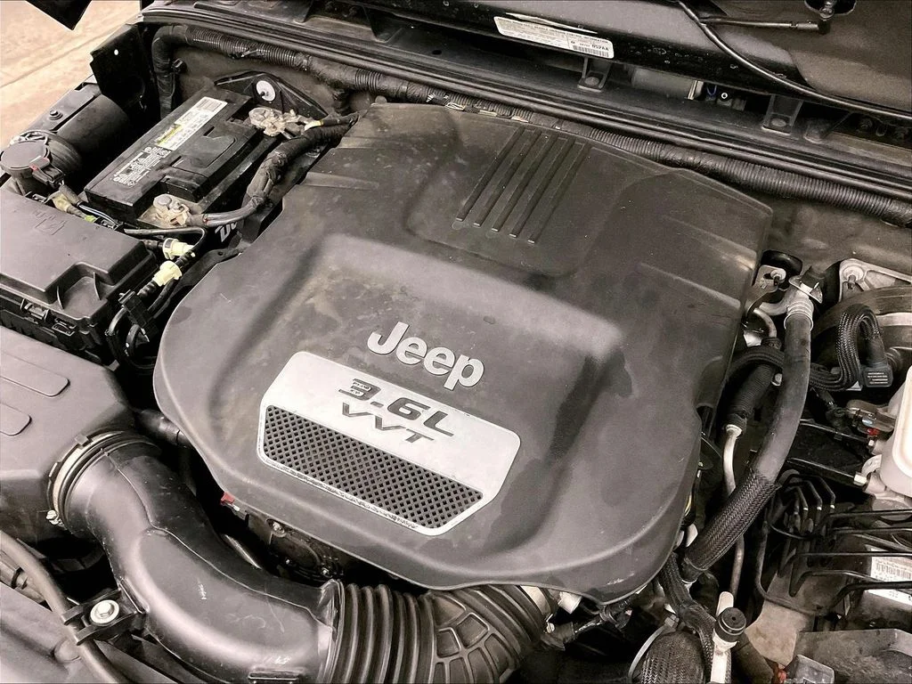 Used 2013 Black Jeep Unlimited Sahara image 38