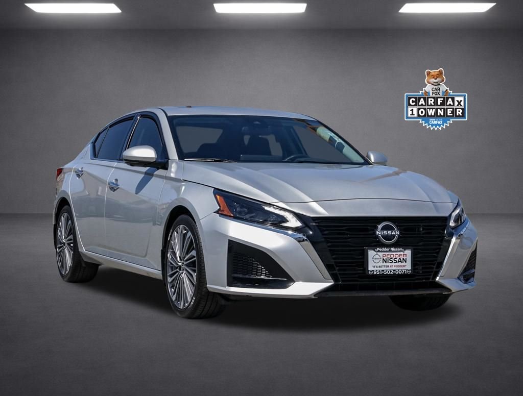 Used 2025 Silver Nissan 2.5 SL image 1