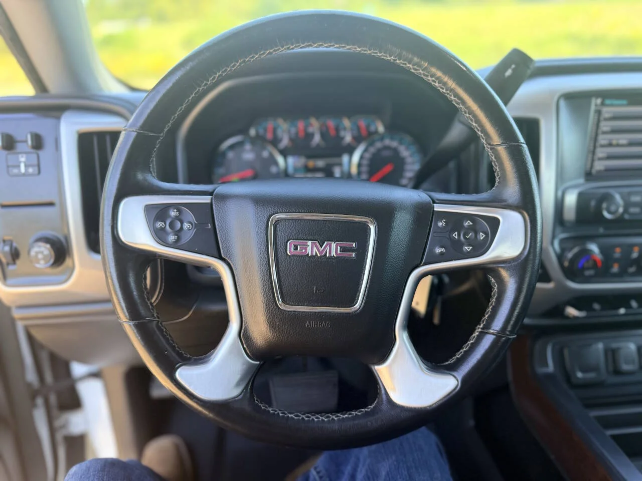 Used 2018 White GMC SLT 4x2 4dr Crew Cab 5.8 ft. SB image 18