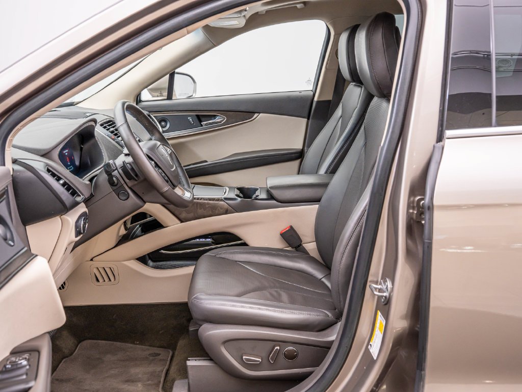 Used 2020 Iced Mocha Lincoln Reserve image 24