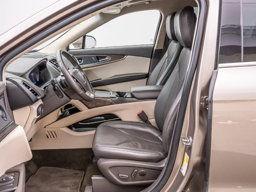 Used 2020 Iced Mocha Lincoln Reserve image 24