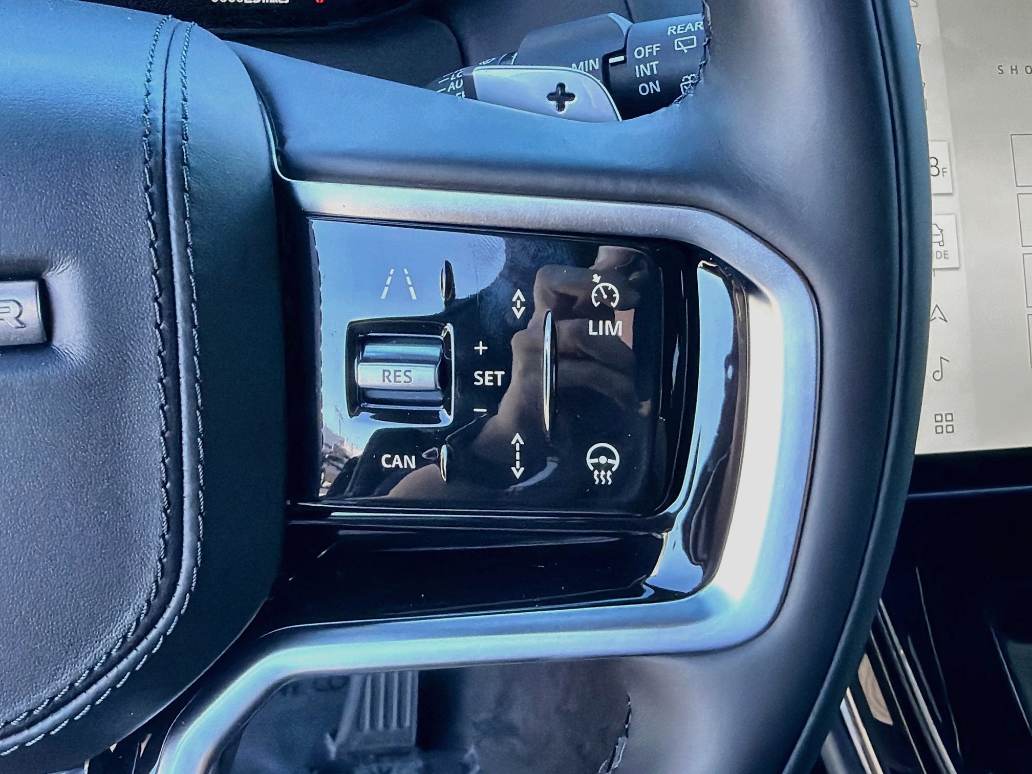 New 2027 Santorini Black Land Rover SE image 39