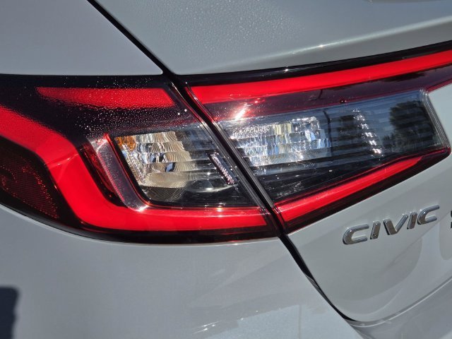 Used 2024  Honda Sport image 11