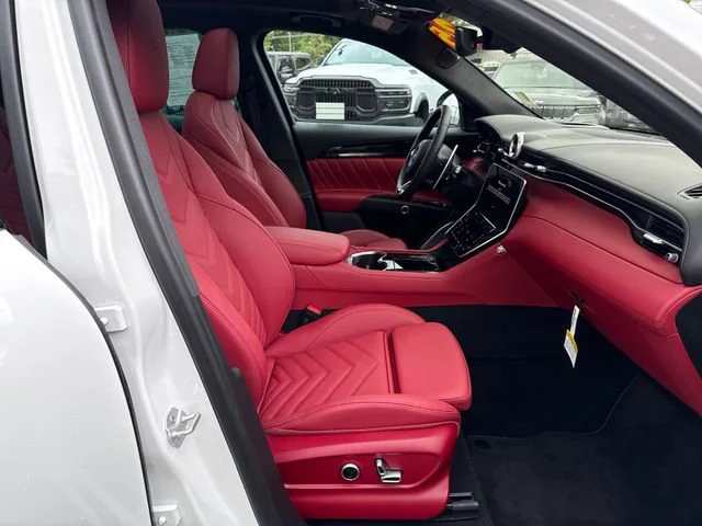 Used 2025 Bianco Maserati Modena image 9