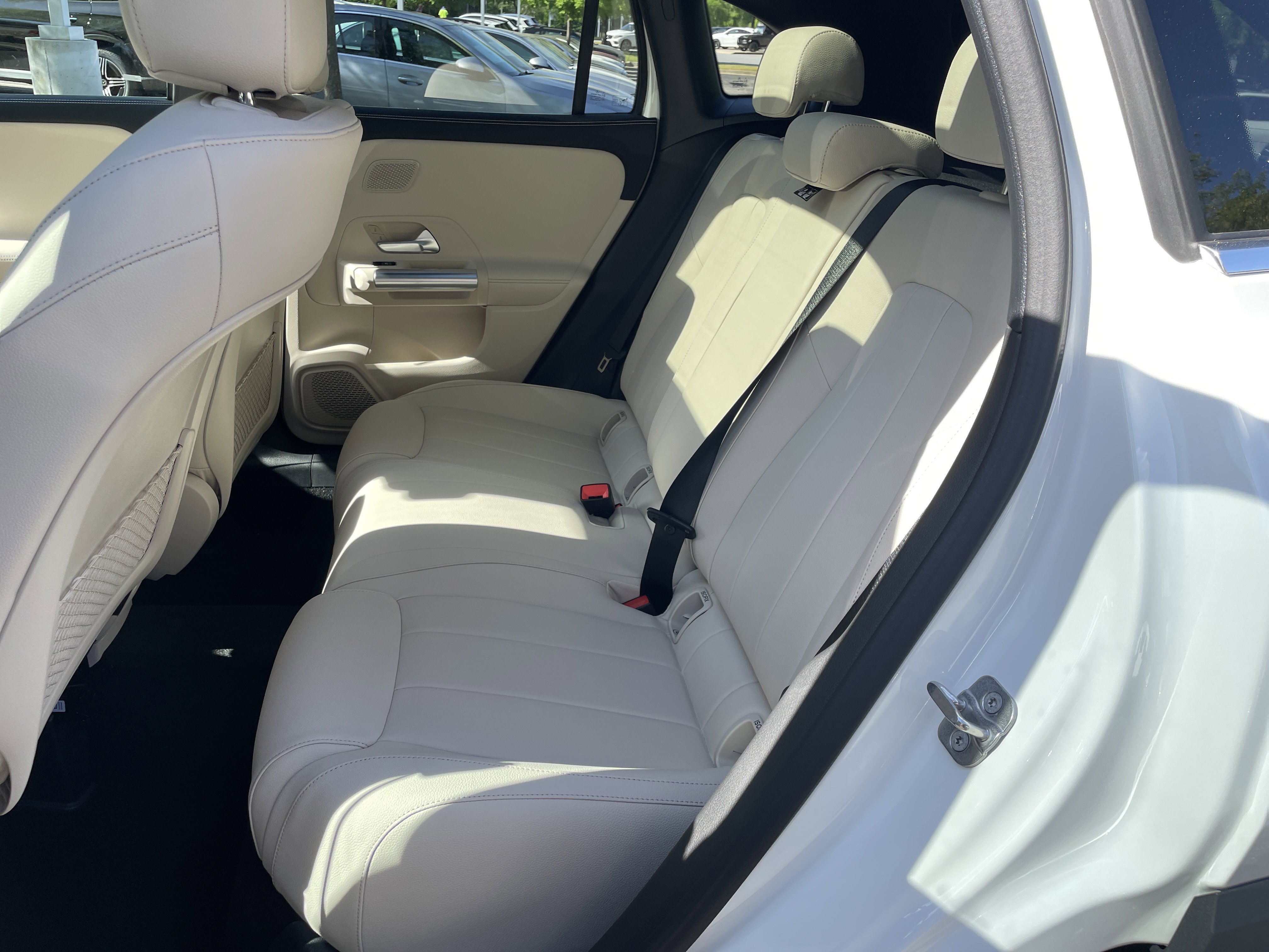 New 2026 Polar White Mercedes-Benz GLA 250 SUV image 36
