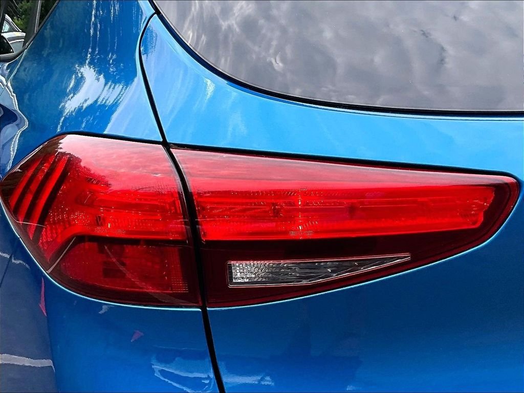 Used 2020 Blue Hyundai SE image 25