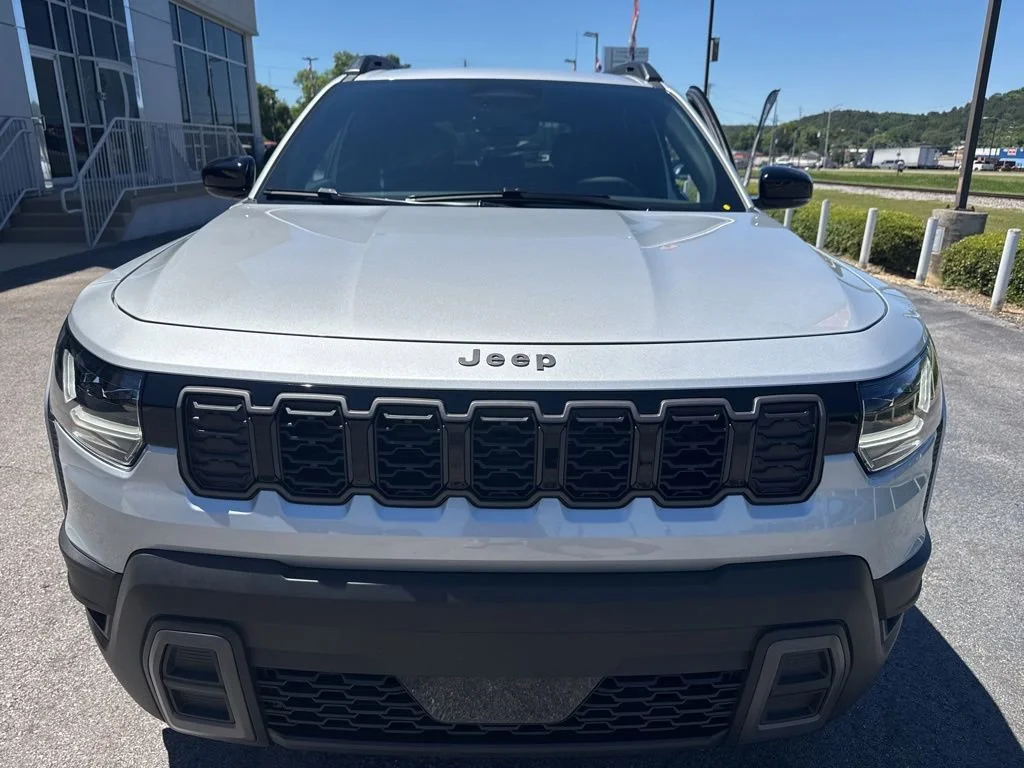 New 2026 Silver Zynith Clear-Coat Exterior Paint Jeep Limited image 4