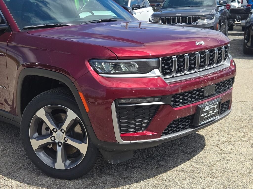 New 2026 Velvet Red Pearl-Coat Exterior Paint Jeep Limited image 4