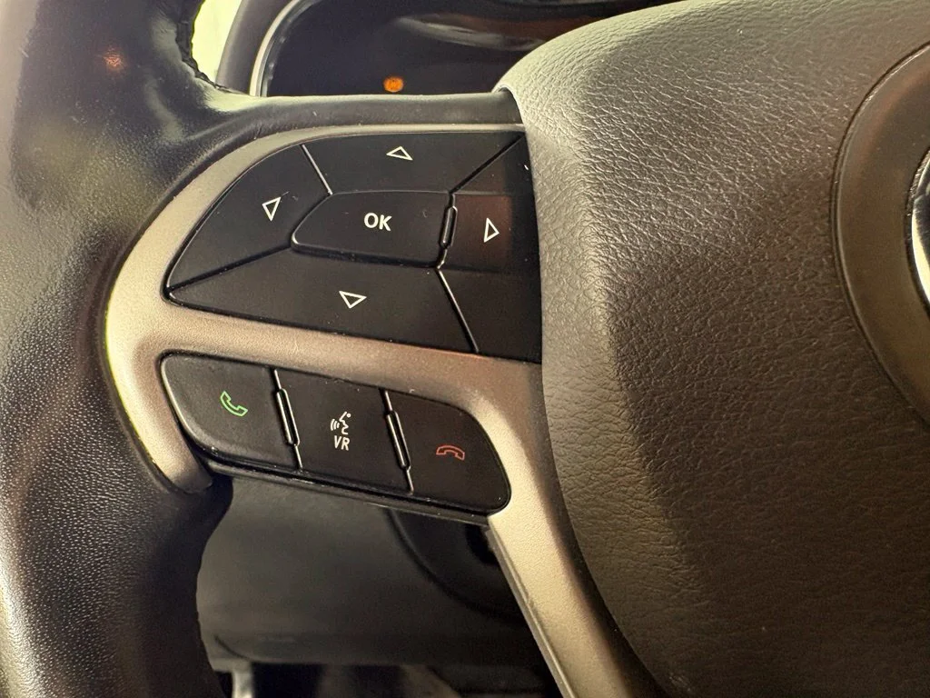 Used 2019 White Jeep Altitude image 24