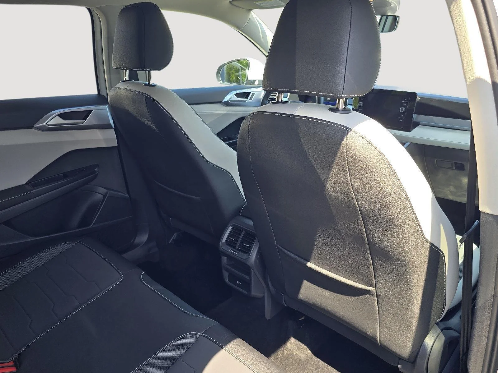 Certified Used 2025 WHITE Volkswagen SE image 25