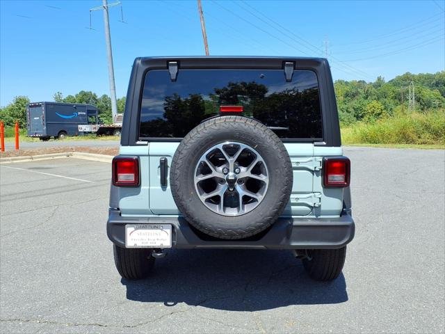 New 2026 Earl Clearcoat Jeep Sport S image 9