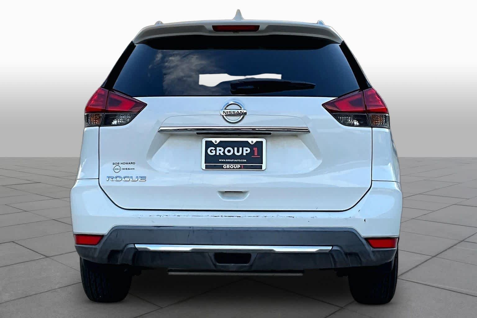 Used 2017 Glacier White Nissan S image 4