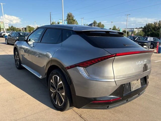 Used 2023 Steel Gray Kia Wind image 8