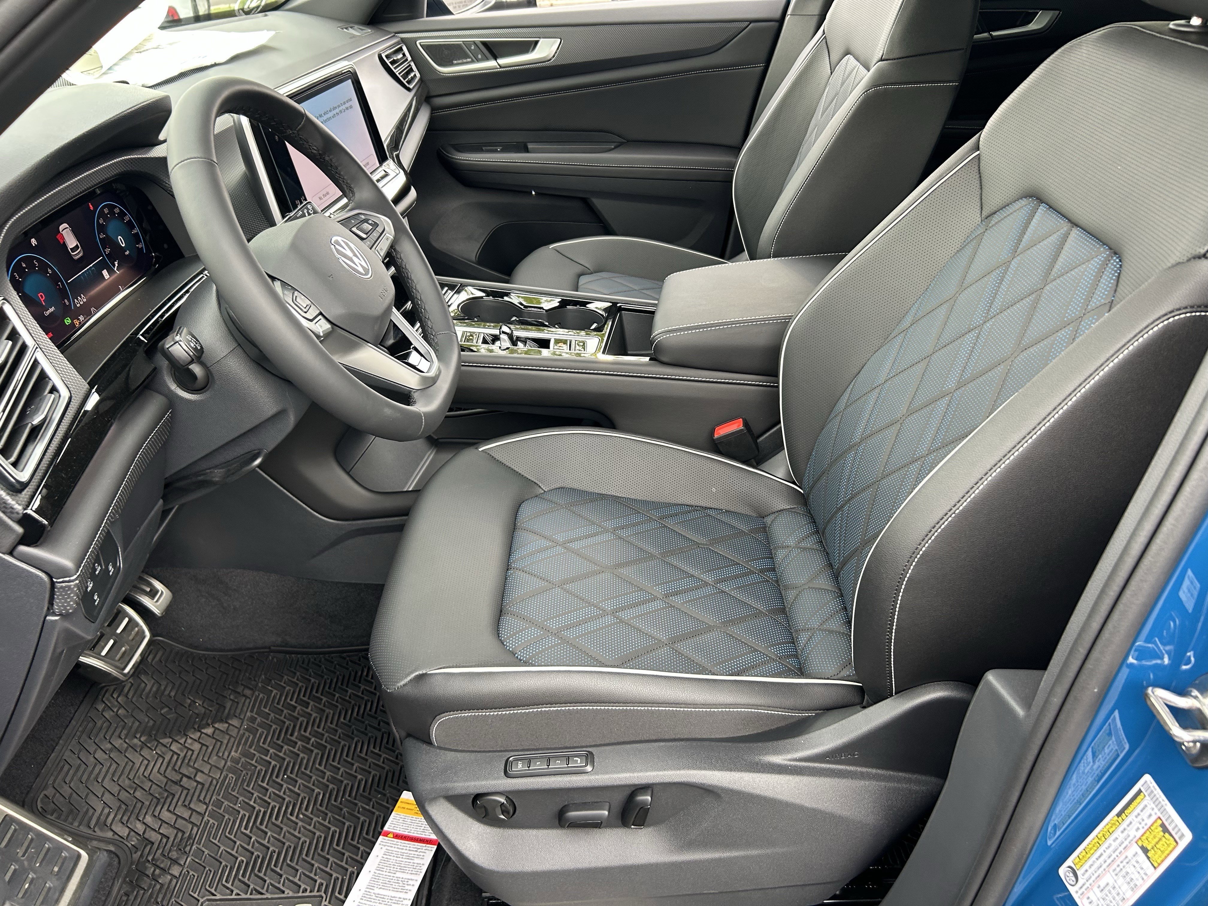 2025 Volkswagen Atlas Cross Sport SEL Premium R-LINE - Photo 16