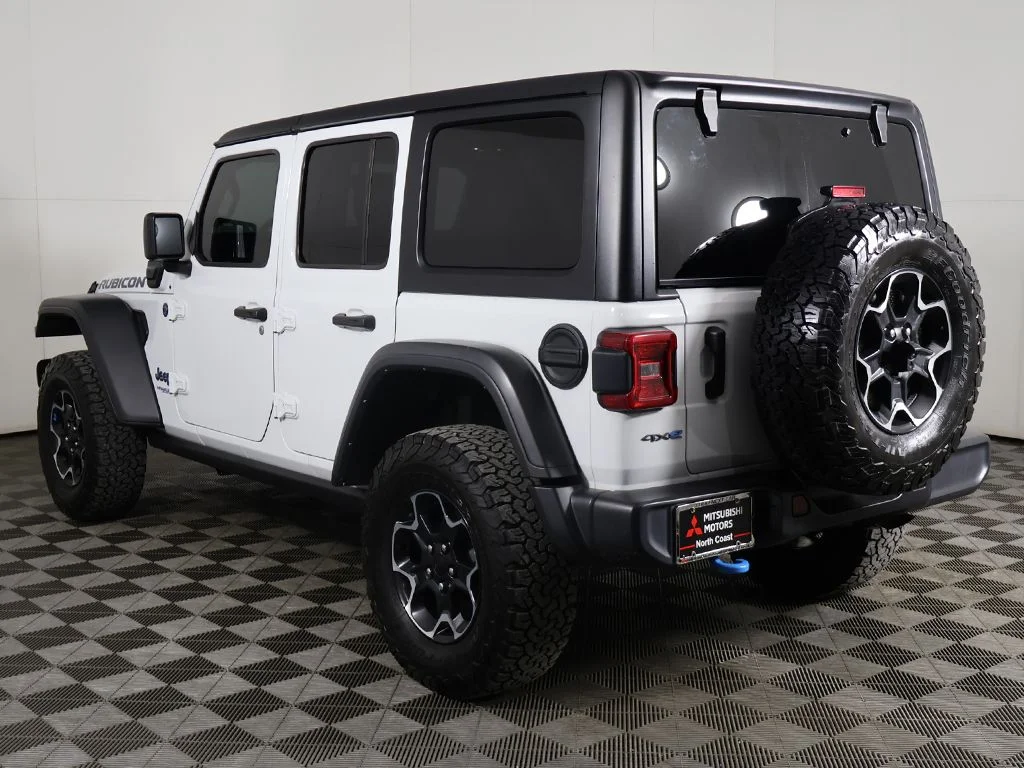 Used 2022 White Jeep Unlimited Rubicon 4xe image 17