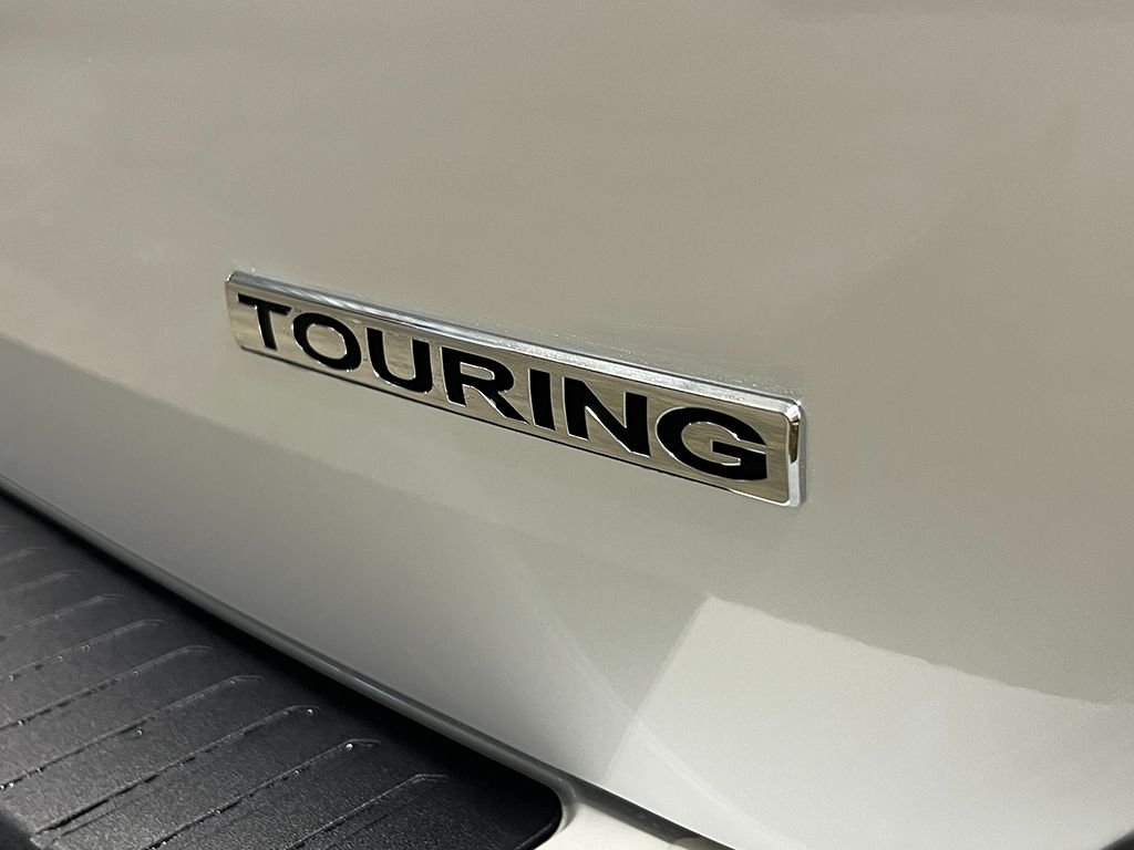 New 2026 Platinum White Pearl Honda Touring image 7
