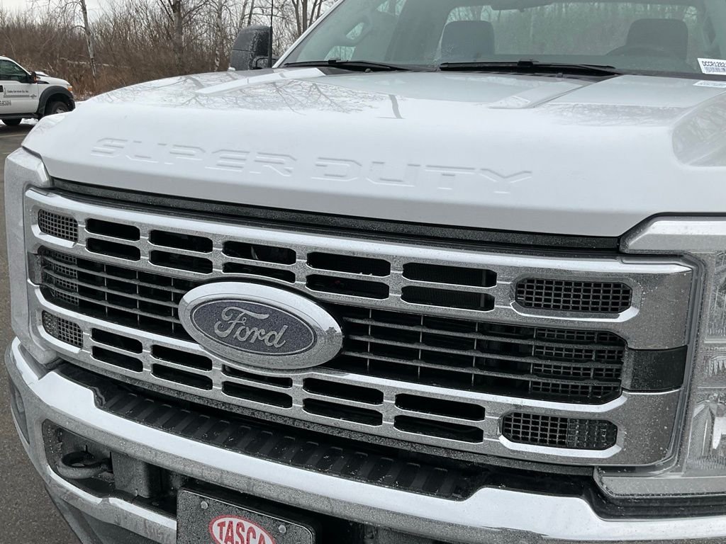 2024 Ford F-350 Super Duty Chassis Cab XL - Photo 23