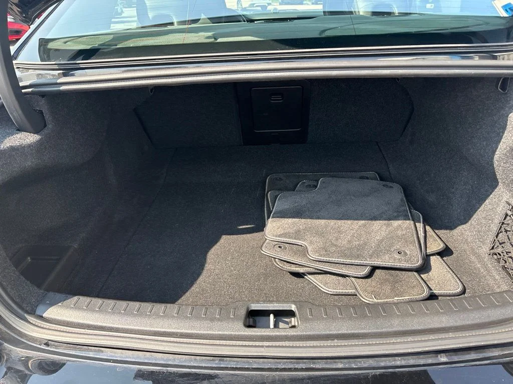 Used 2019 Black Volvo T6 R-Design image 39