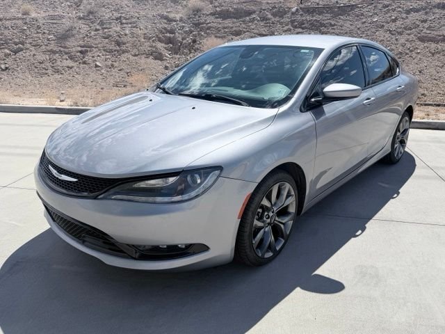 2015 Chrysler 200 S's photo