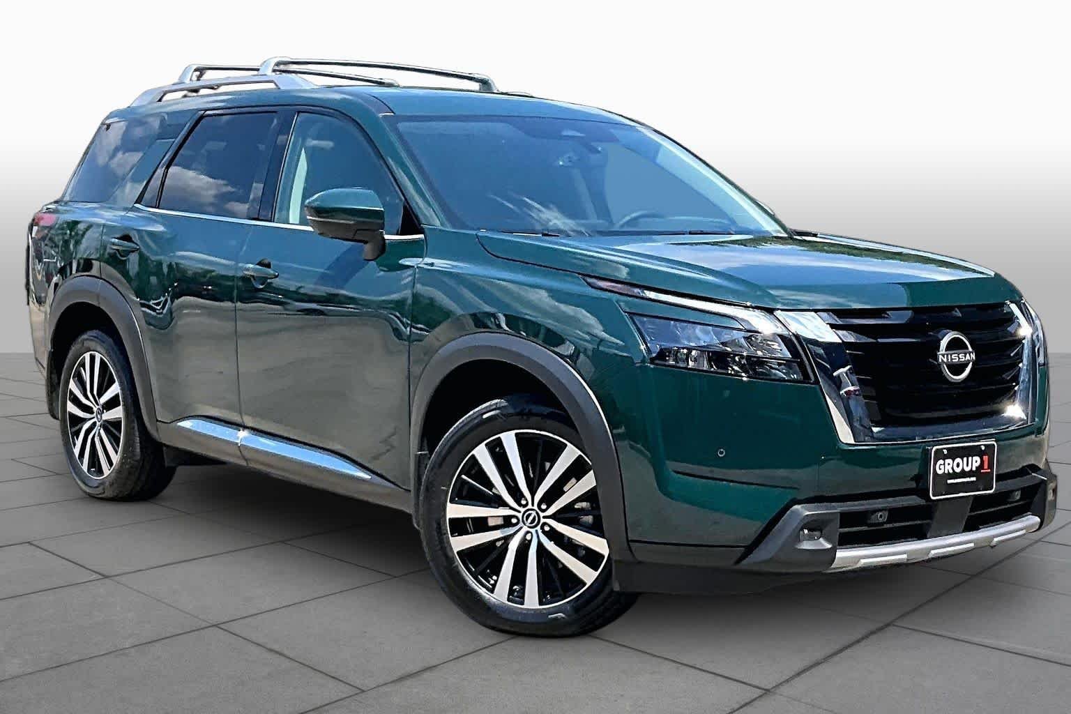 Certified Used 2025 Obsidian Green Pearl Nissan Platinum image 3