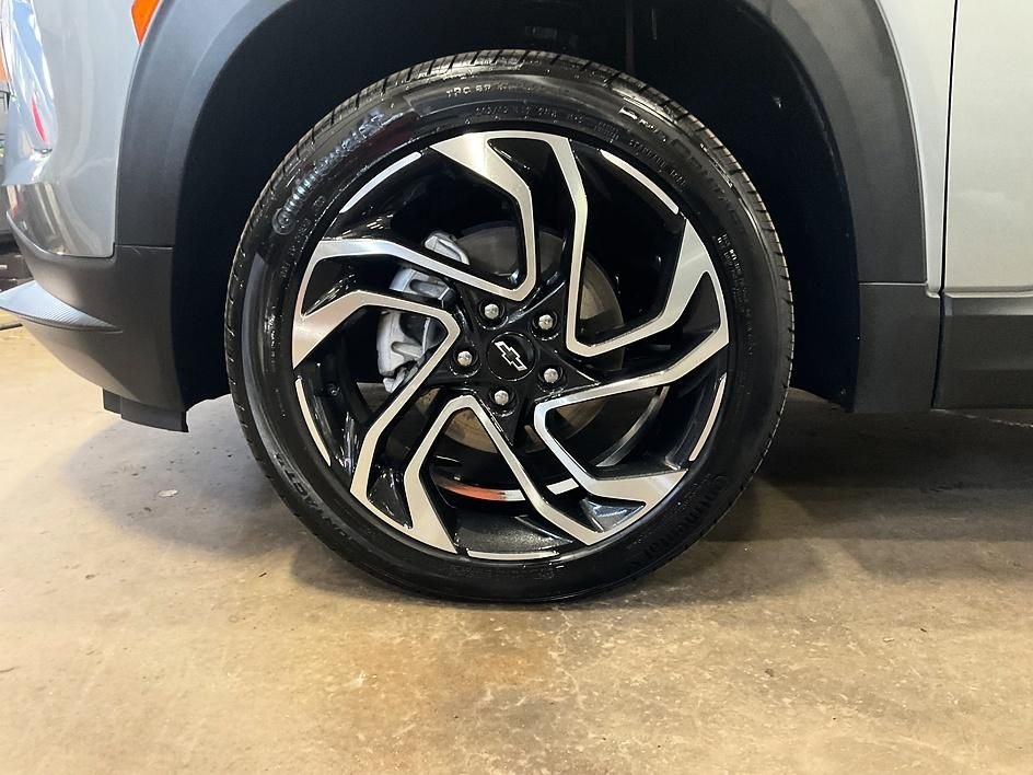 Used 2025 Gray Chevrolet RS image 14