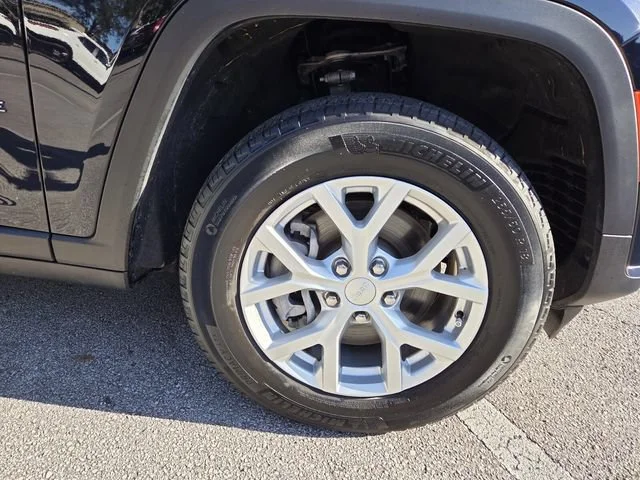 Used 2023 Blue Jeep Limited 4x2 image 27