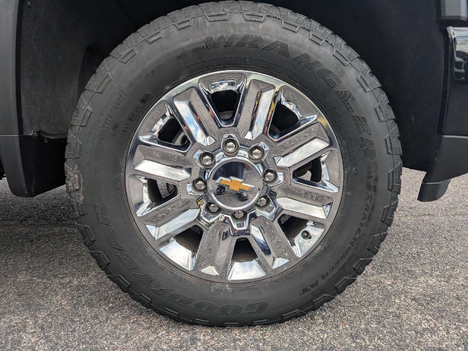 Used 2024 Black Chevrolet High Country image 9