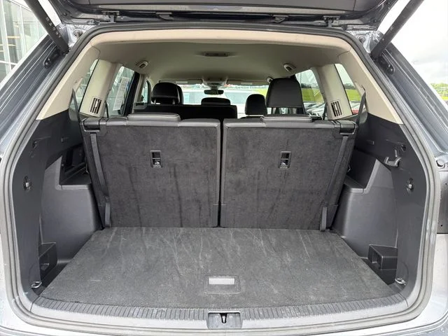 Used 2025  Volkswagen 2.0T SE w/Technology image 59