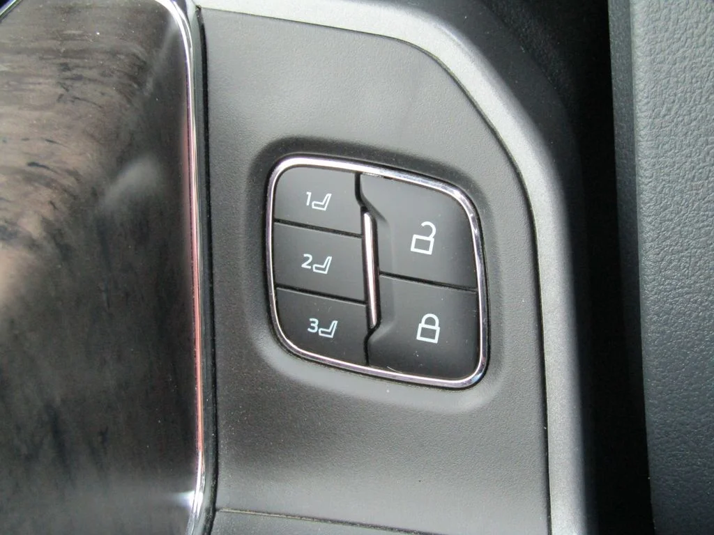 Used 2024 Gray Metallic Ford Lariat image 8