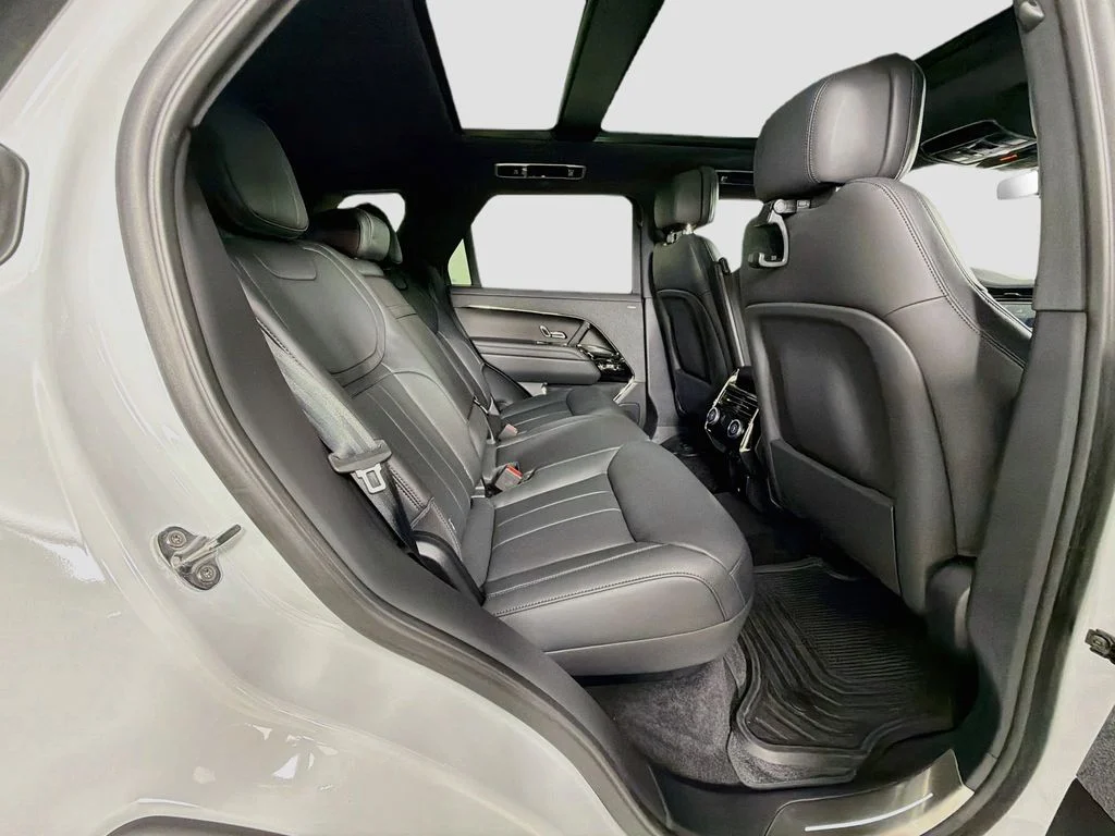 New 2026 Fuji White Land Rover SE image 30