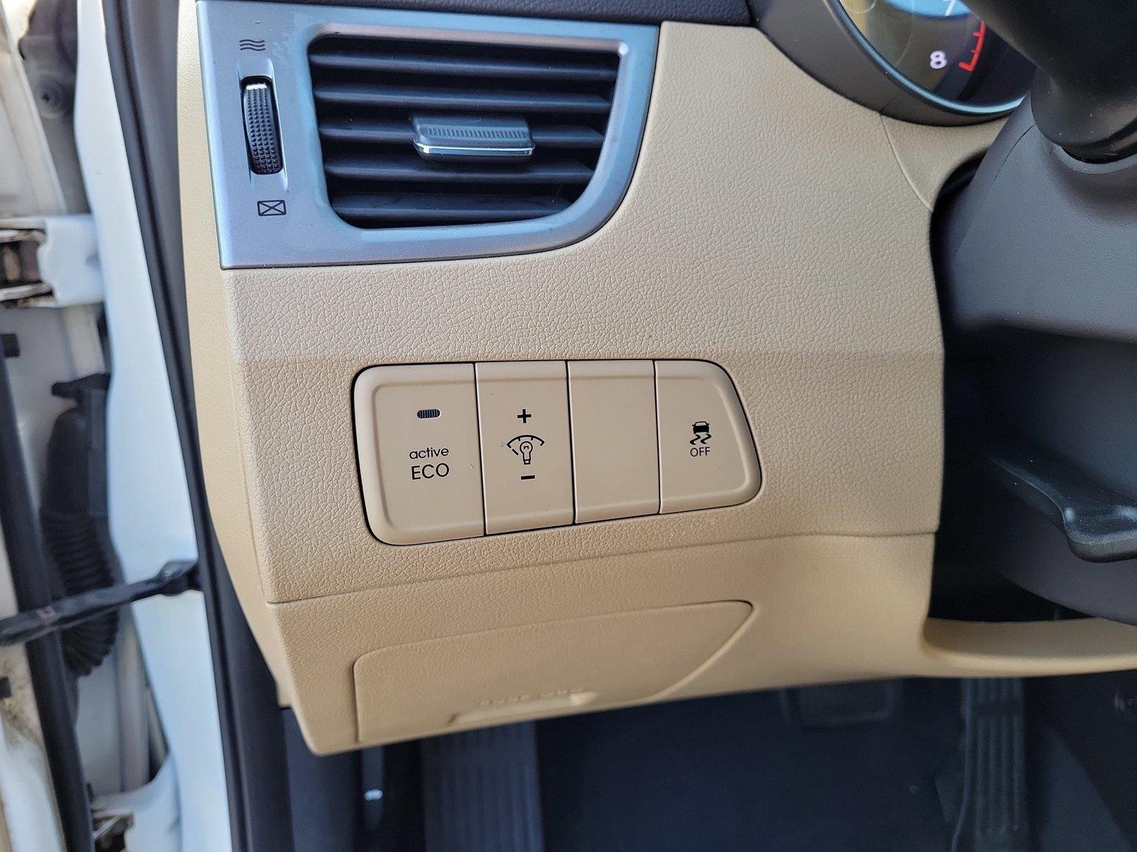 Used 2013 Shimmering White Hyundai Limited image 21