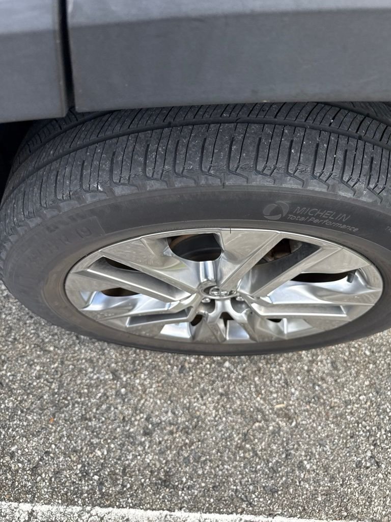 Used 2021  Toyota XLE Premium image 4