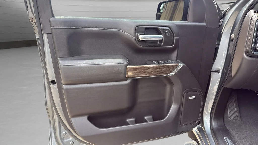 Used 2021 Gray Chevrolet RST image 18