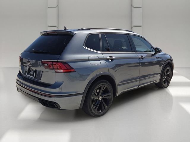 Used 2023 Platinum Gray Metallic Volkswagen 2.0T SE R-LINE BLACK image 5