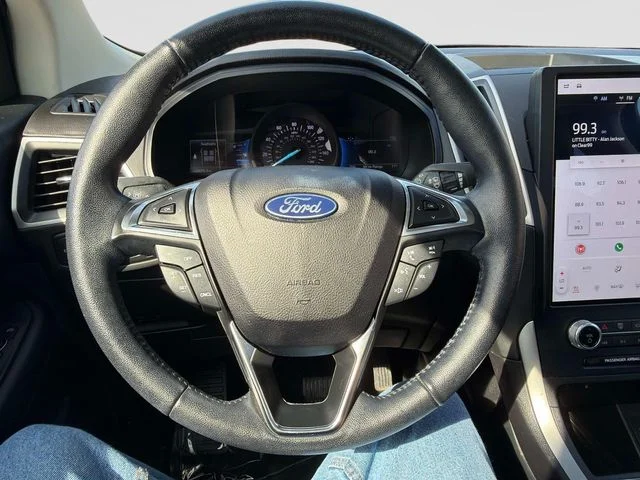 Used 2022 Red Ford SEL image 28