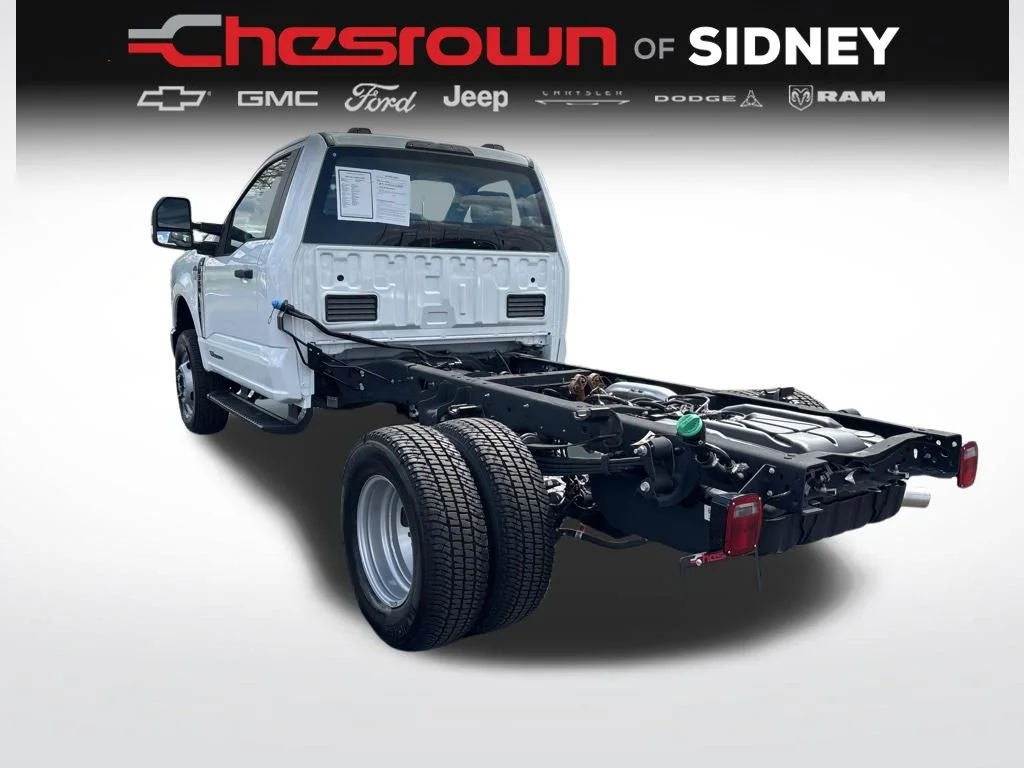 Used 2025 White Ford XL image 3