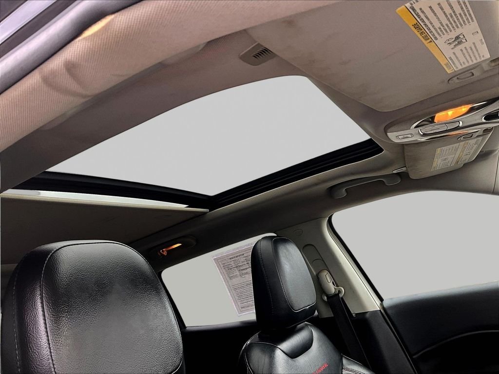 Used 2018 White Jeep Trailhawk image 30