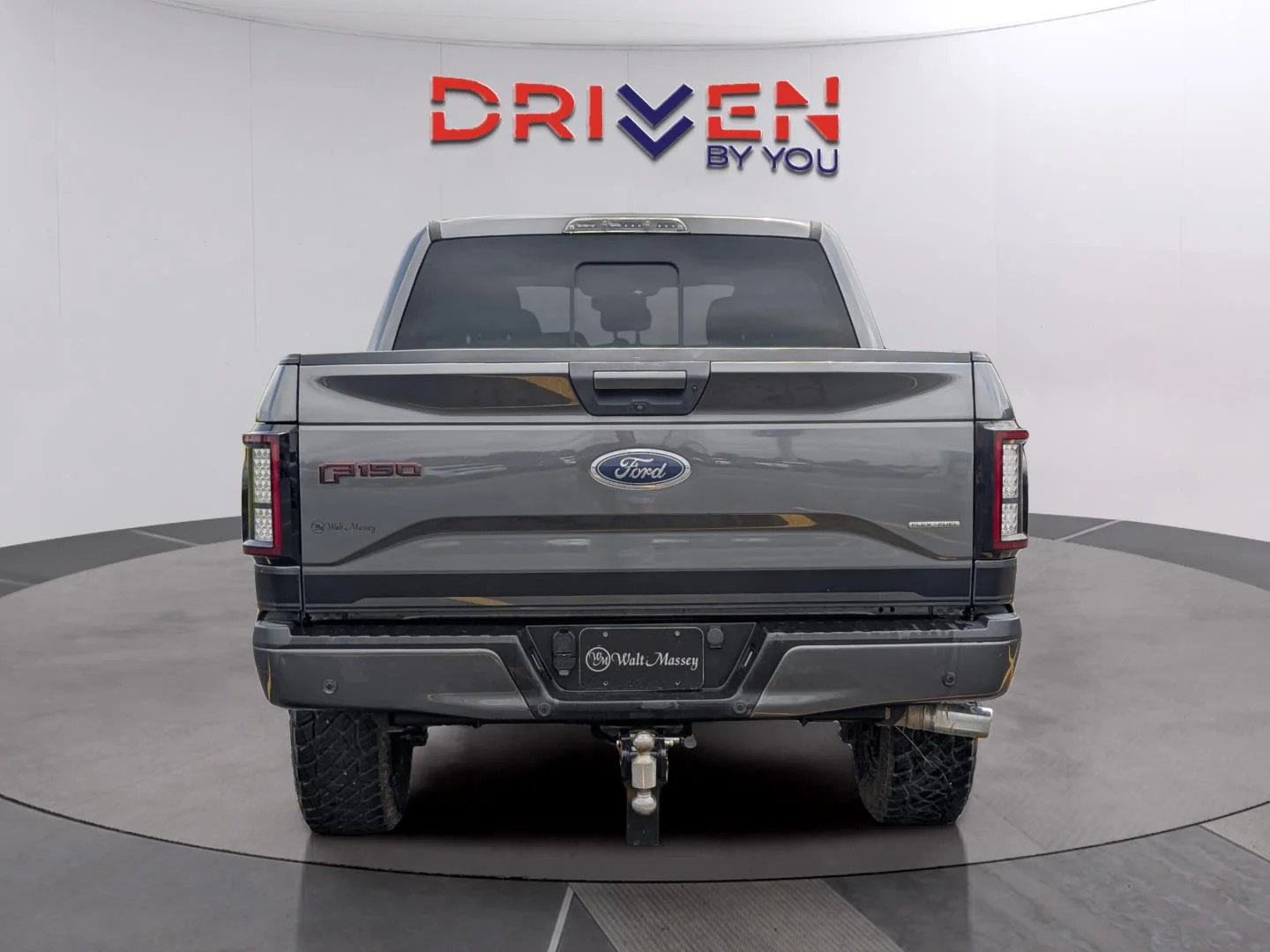Used 2016 Magnetic Metallic Ford XLT image 4