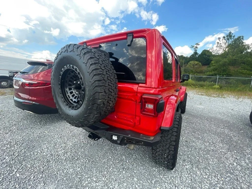 Used 2018 Red Jeep Unlimited Sahara image 15
