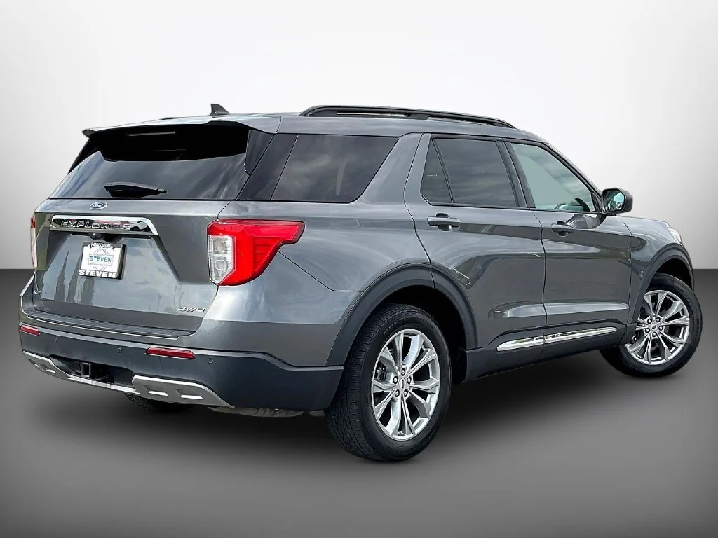 Used 2023 Gray Ford XLT image 6