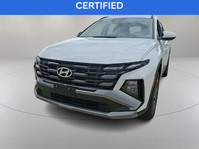 Used 2025 White Hyundai SEL image 4