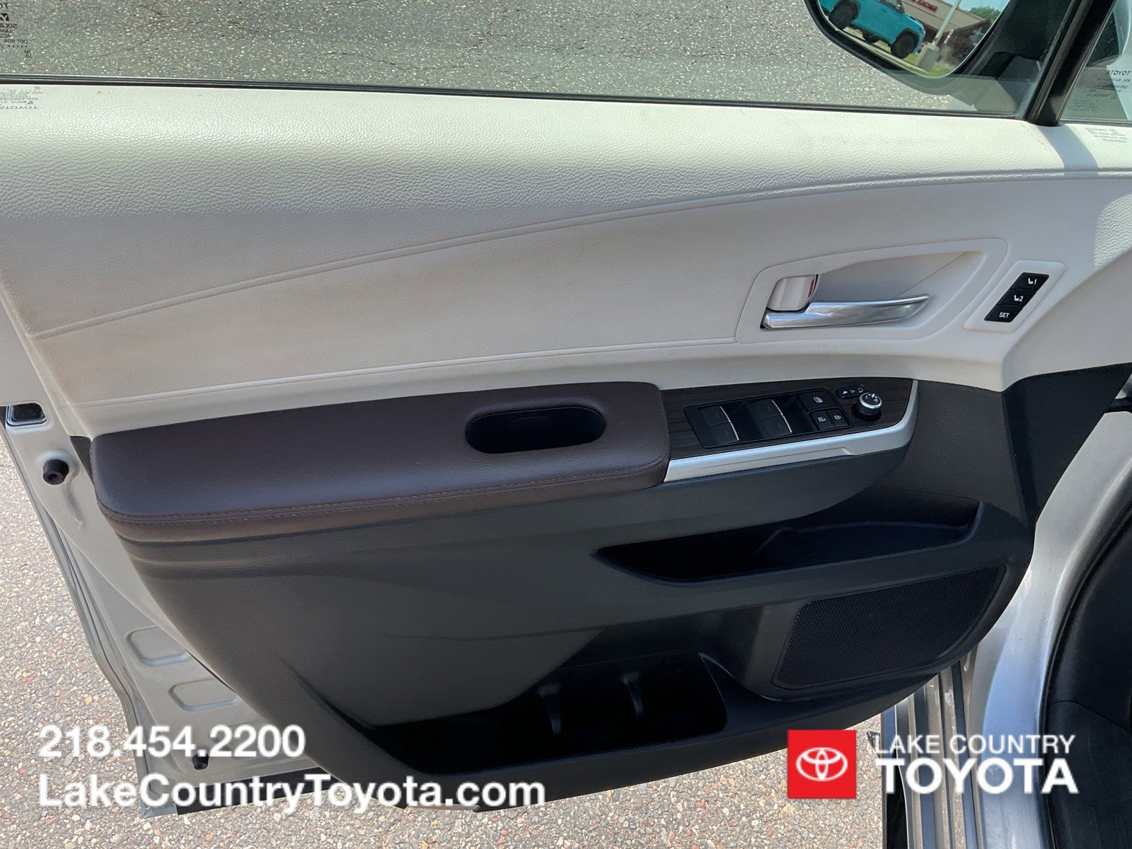 Used 2022 Silver Toyota Platinum image 9