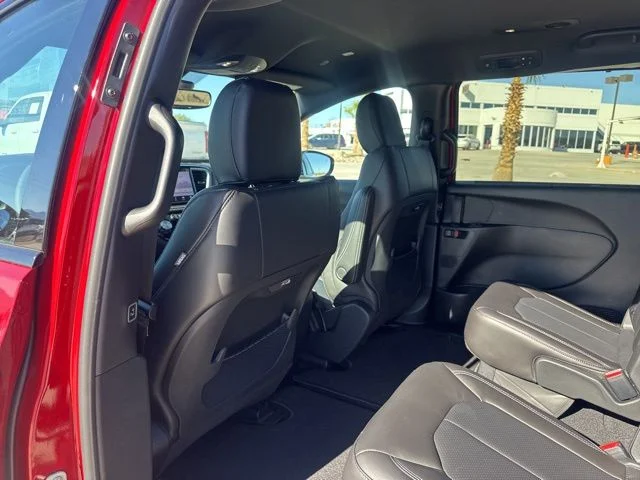 2026 Chrysler Pacifica Select - Photo 13