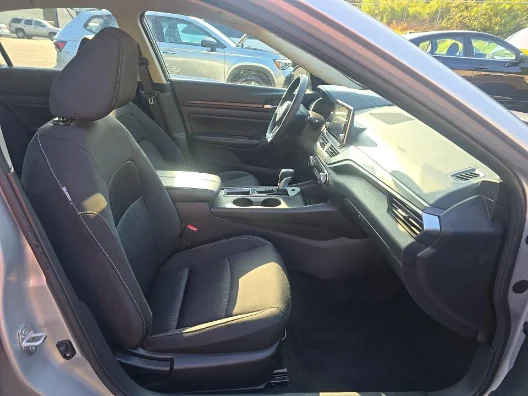 Used 2025 Silver Nissan 2.5 SV image 4