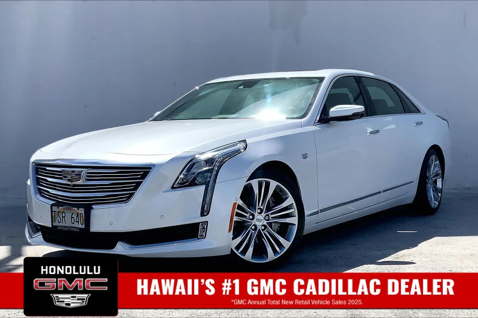 Used 2017 CRYSTAL WHITE TRICOAT Cadillac Platinum AWD image 1